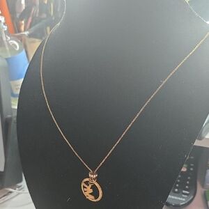 Elegant Gold Pendant Necklace